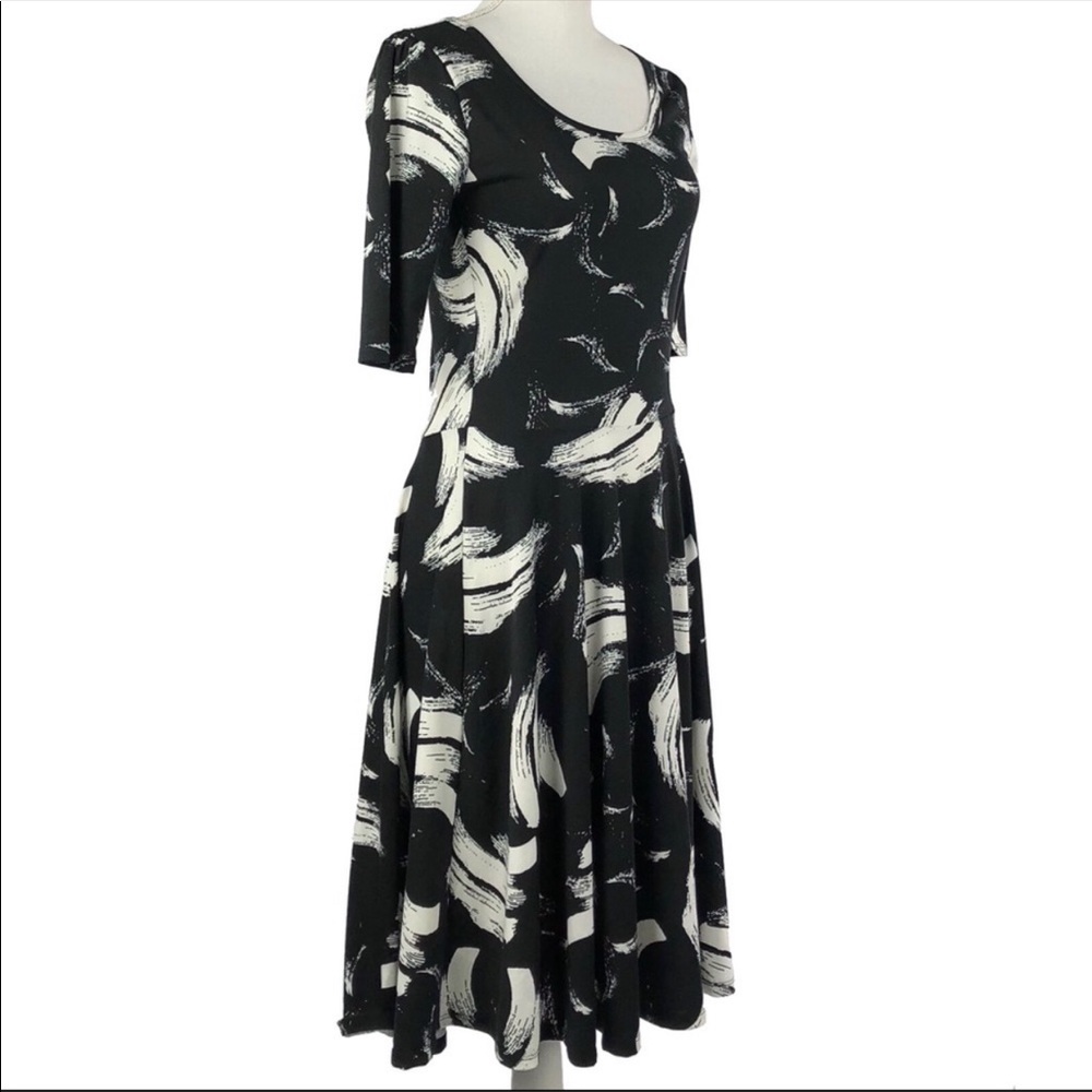 LulaRoe | NWT Black White Brush Strokes Nicole XL